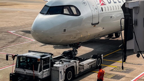 Which seat on the plane is better?-USA Aircraft Group Corporation