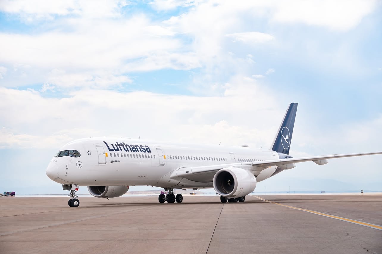 Airplane escape door-USA Aircraft Group Corporation